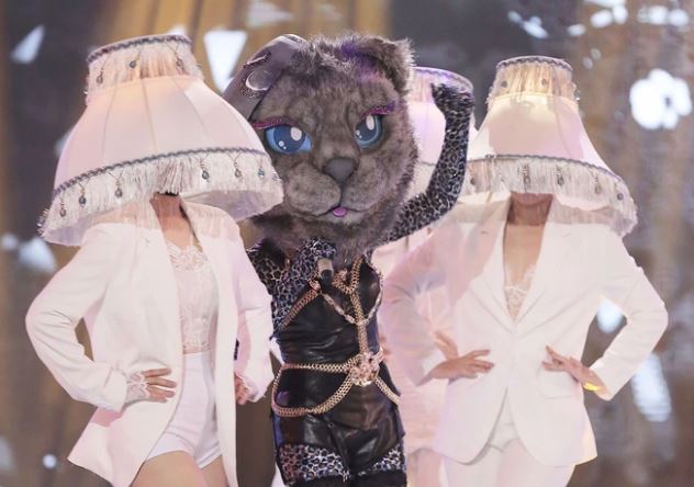 Sự liều lĩnh đáng nể của Ca Sĩ Mặt Nạ