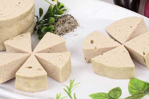 Mua giò chả cứ nhìn vào điểm này, "nắm thóp" ngay người bán hàng có thả hàn the vào hay không?