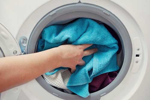 Bỏ thứ này vào máy giặt, quần áo sạch bong lại phẳng phiu không cần là