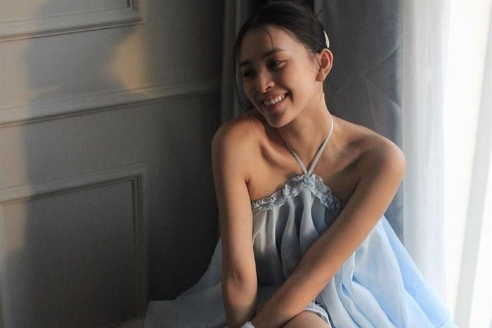 Tiểu Vy đăng ảnh mặt mộc đẹp không tỳ vết nhưng fan lại chú ý đến điểm lạ này