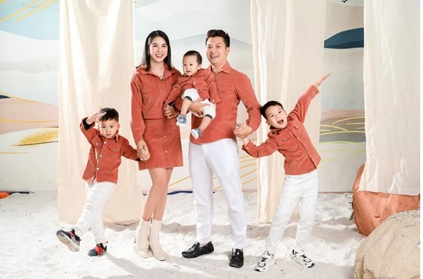 Việc sử dụng NMN Quattro Liquid 15000 giúp cho nữ doanh nhân 9X Đào Thị Thoan vẫn giữ được sự rạng rỡ, tươi trẻ và xinh đẹp dù sắp làm mẹ 4 con.