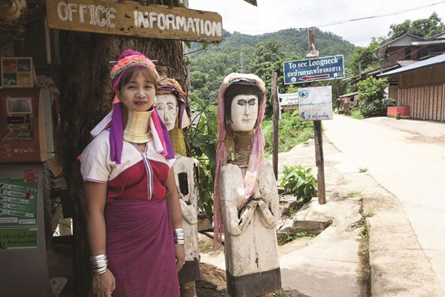 Làng ‘cổ dài’ gây tranh cãi