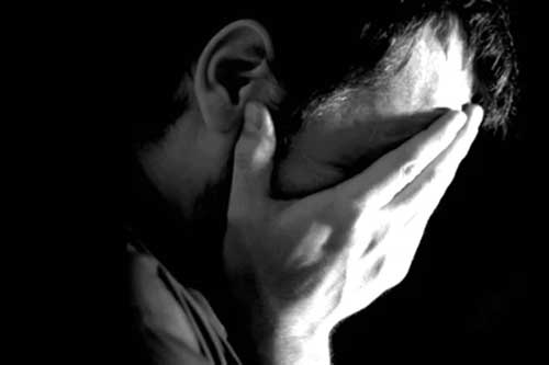 Đêm tân hôn tôi sốc nặng và bàng hoàng khi nhận được quà cưới từ người yêu cũ của vợ