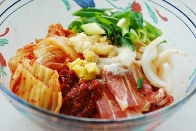 Đậu phụ đem xào kim chi và thịt ba chỉ cay nồng thơm ngon, đảm bảo tín đồ ăn cay thích mê