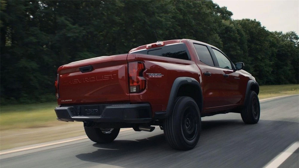 chevrolet-colorado-2023-2