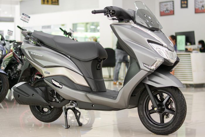 Nh&#x1EEF;ng l&#x1EF1;a ch&#x1ECD;n xe tay ga th&#x1EC3; thao cho nam gi&#x1EDB;i