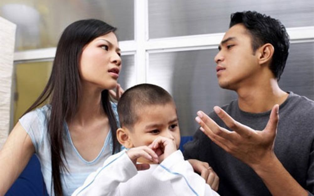 Đàn bà thật khổ: Biếu tiền nhà chồng được khen có hiếu, biếu bố mẹ đẻ thì mang tiếng vơ vét!