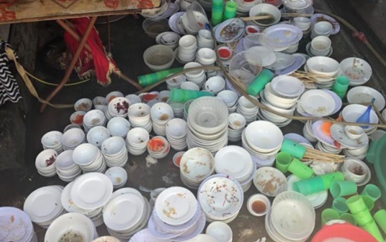 Vừa sinh được 1 tháng đã phải rửa cả chục mâm bát và cách đáp trả cao tay của cô con dâu