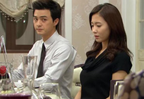 Tôi bảo vợ chăm mẹ chồng ốm, cô ấy gắt: Xưa hay khen đứa nào thì giờ gọi nó về mà hầu