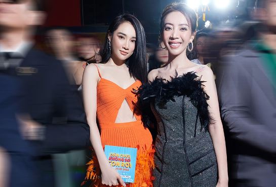 Thu Trang đọ sắc cùng Nhã Phương tại sự kiện