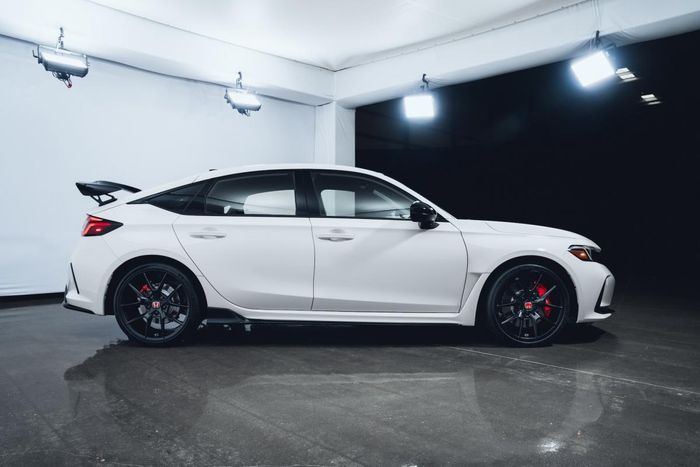Cận cảnh Honda Civic Type R 2023 vừa trình làng