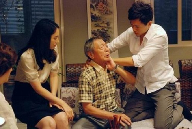 Thông báo của bố chồng khiến cả nhà kinh hãi