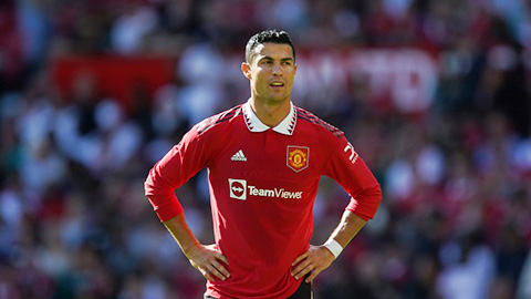 CĐV Man United 'ngứa mắt', đòi bán Ronaldo ngay lập tức