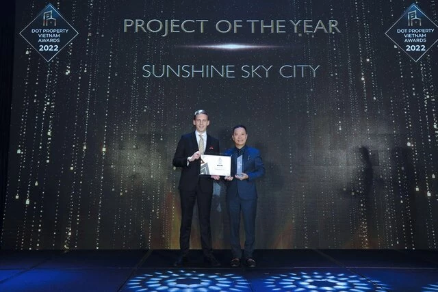Đại diện Sunshine Sky City nhận giải thưởng Dự án của năm do nhà đầu tư bình chọn