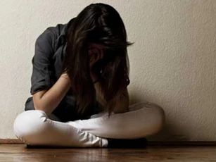 Sốc nặng vì chồng vừa đi công tác mẹ anh đã làm chuyện ấy với tôi