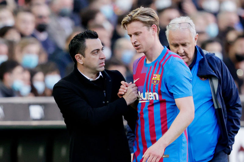 HLV Xavi: 'Tôi không biết De Jong có ở lại Barcelona hay không'