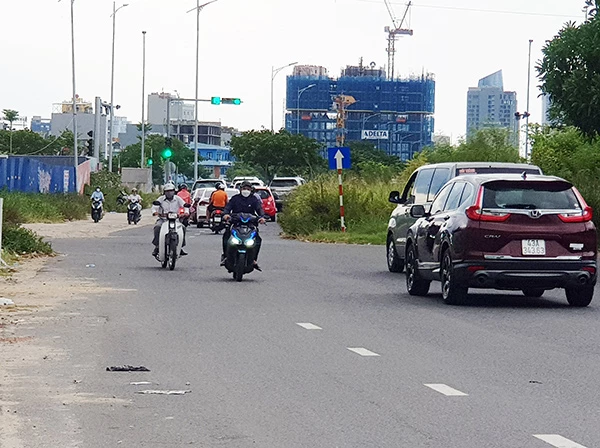 "Nút cổ chai" trên tuyến đường sau khu Trung tâm nhà hàng tiệc cưới nối với đường Bạch Đằng nối dài chạy dọc bờ tây sông Hàn