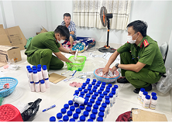 An Giang: Khởi tố, tạm giam đối tượng sản xuất, buôn bán thuốc bảo vệ thực vật giả
