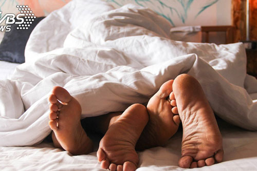 Màn "vạch mặt" chồng ngoại tình gay cấn lúc nửa đêm và kết quả cô vợ thu về 155 triệu đồng