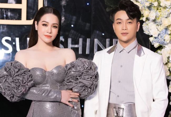 Nhật Kim Anh bất ngờ khoe loạt ảnh di du lịch cùng mẹ ruột và tình tin đồn