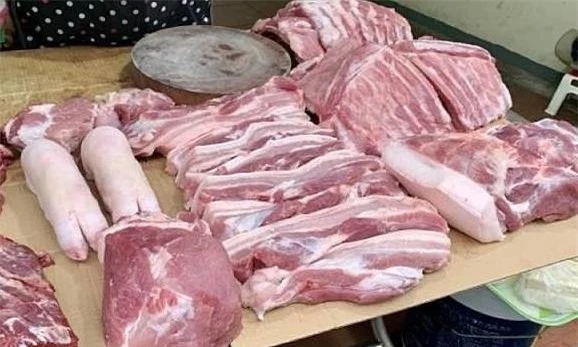 Khâu trung gian "ăn dầy" khiến giá thịt lợn tăng cao!