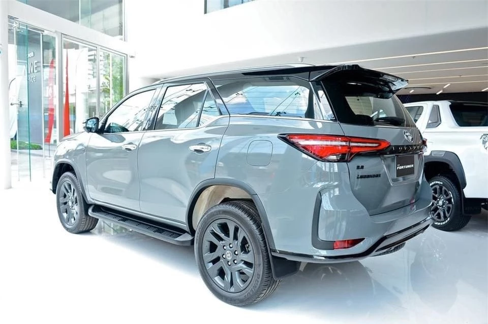 toyota-fortuner-60th-anniversary-2