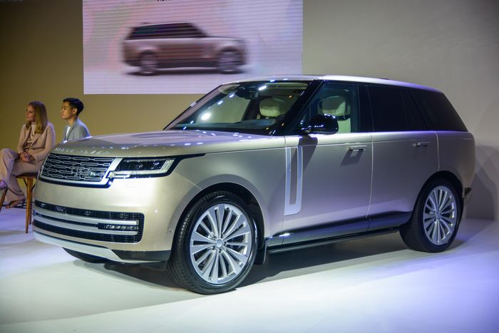 Cận cảnh Range Rover 2022 giá khởi điểm hơn 11 tỷ đồng tại Việt Nam