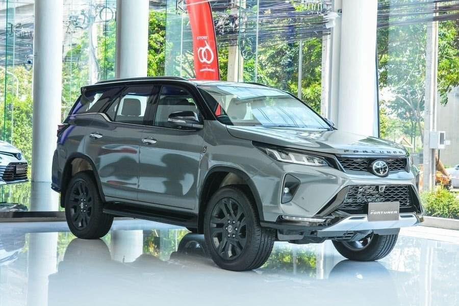 Ngắm Toyota Fortuner phiên bản kỷ niệm 60 năm với màu siêu hiếm