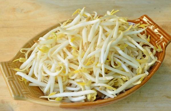 Người tuyệt đối không nên ăn giá đỗ