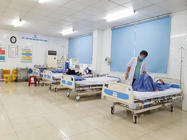 Các trường hợp trong đoàn khách Quảng Ninh vào Đà Nẵng du lịch bị ngộ độc thực phẩm được đưa vào điều trị tại Bệnh viện 199 - Bộ Công an 