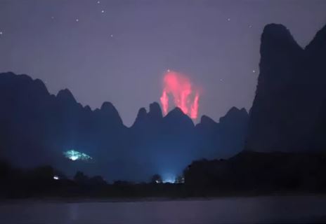 "Sứa đỏ" xuất hiện trên bầu trời: Cảnh đẹp hiếm có nhưng cũng là sự ám ảnh của các phi hành gia