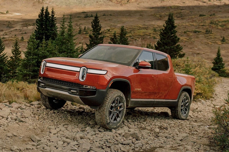 2. Rivian R1T (thời gian tăng tốc từ 0-96 km/h: 3,2 giây).