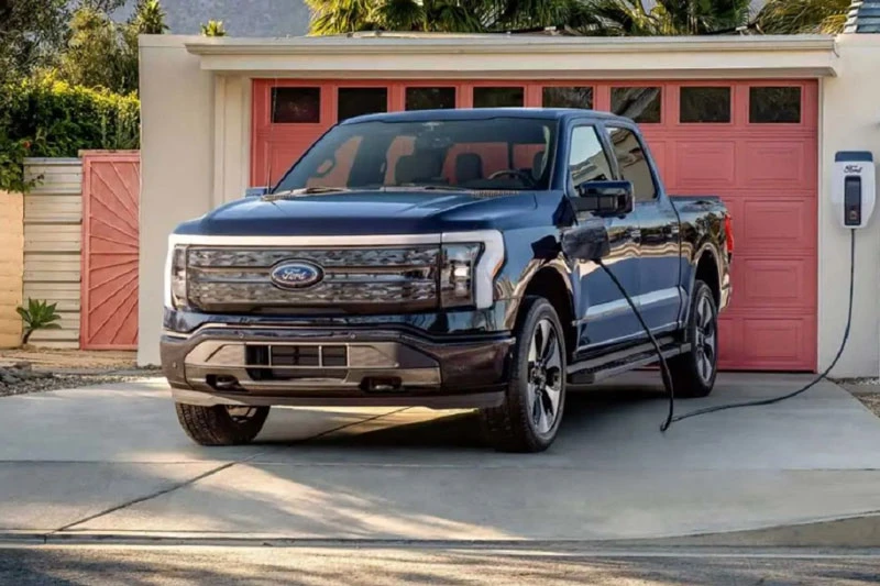 4. Ford F-150 Lightning (thời gian tăng tốc từ 0-96 km/h: 4 giây).