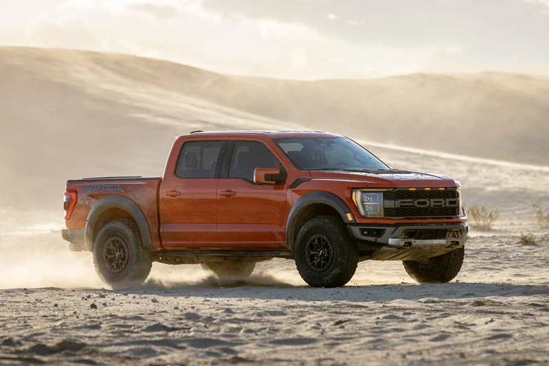 8. Ford F-150 Raptor (thời gian tăng tốc từ 0-96 km/h: 5,2 giây).