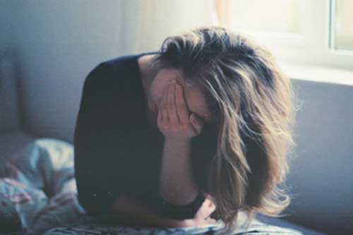 Qua khe cửa thấy anh đang làm "chuyện đó" tôi chết đứng biết nguyên nhân chồng chuốc tôi say tí bỉ đêm tân hôn