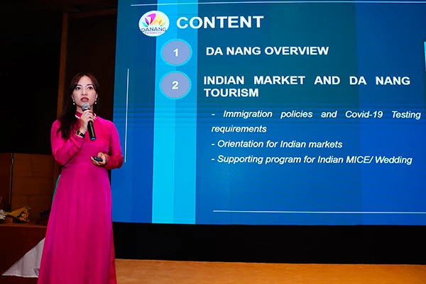 Giám đốc Trung tâm XTDL Đà Nẵng Nguyễn Thị Hoài An giới thiệu, quảng bá các sản phẩm, dịch vụ du lịch, chương trình hỗ trợ thu hút khách du lịch MICE và du lịch cưới của Đà Nẵng đến với thị trường Ấn Độ