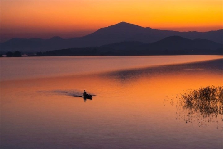 Ngắm hoàng hôn tuyệt mỹ tại hồ nước ghi dấu ấn truyền thuyết Sơn Tinh-Thủy Tinh - 4
