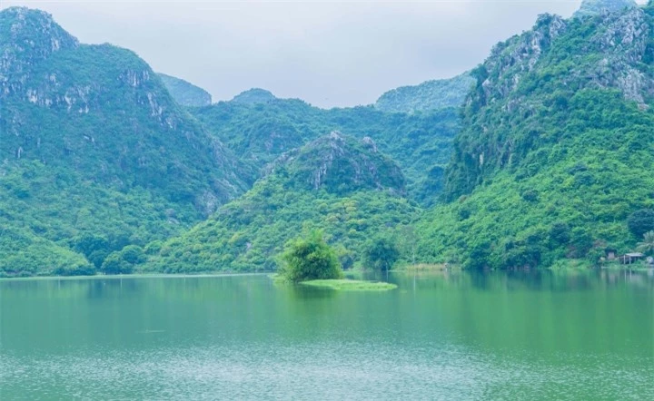 Tìm về bình yên với chốn non nước hoang sơ kỳ vĩ cách trung tâm Hà Nội không xa - 2
