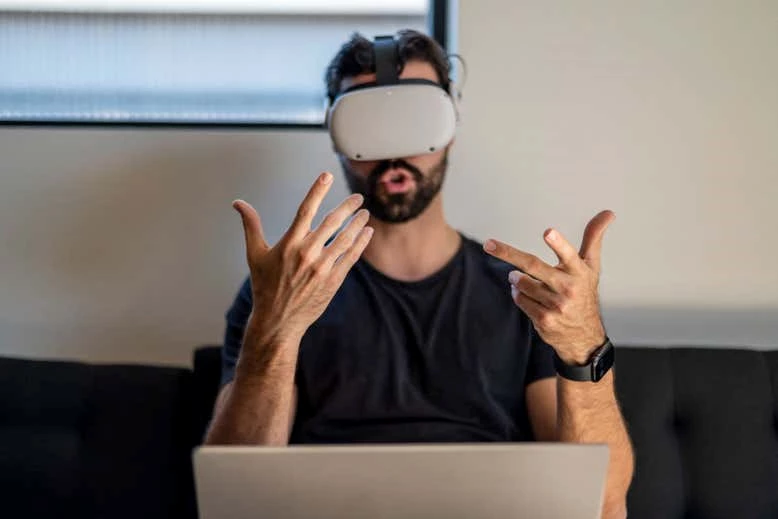 Working in virtual reality for a week made people less productive.