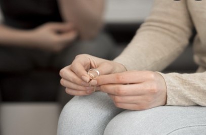 Đêm tân hôn chồng không chịu chung giường, vợ đòi ly hôn sau 1 ngày khi phát hiện bí mật