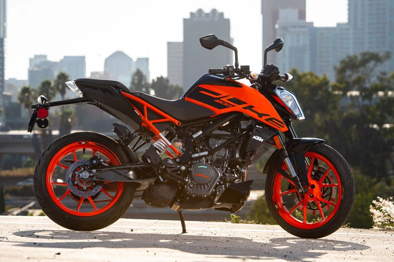 KTM 200 Duke 2021.