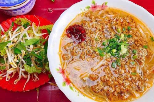 Món ăn nức tiếng Quy Nhơn nhìn ngỡ bún riêu, nếm thử mới thấy hương vị đặc biệt
