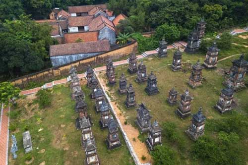 Vẻ thanh tịnh ở ngôi cổ tự có khu vườn tháp đẹp và lớn nhất Việt Nam