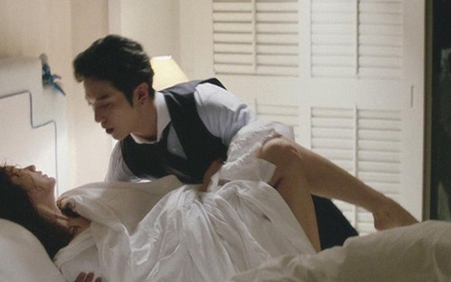 Cưới sau 3 tháng quen nhau, đêm tân hôn chồng lập tức đòi ly hôn khi nhìn đùi của vợ