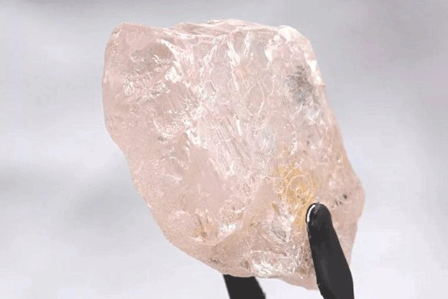 Vừa phát hiện viên kim cương hồng lớn nhất trong hơn 300 năm qua