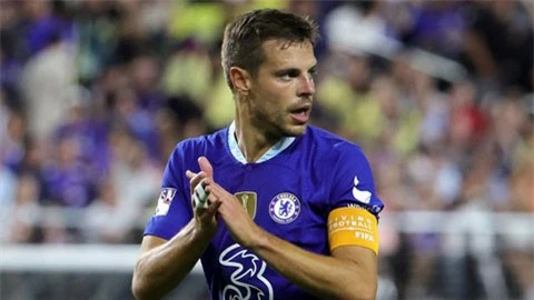 Azpilicueta chọn ở lại Chelsea, không gia nhập Barca