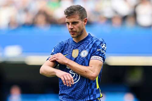 Azpilicueta chọn ở lại Chelsea, không gia nhập Barca