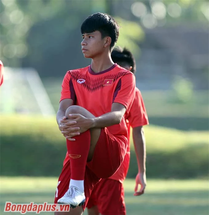 Chiều 4/8, U16 Việt Nam có buổi tập luyện tại khuôn viên trường quốc tế Yogyakarta (Indonesia), để chuẩn bị cho lượt đấu thứ 3 bảng C – VCK U16 Đông Nam Á 2022 gặp chủ nhà U16 Indonesia. 
