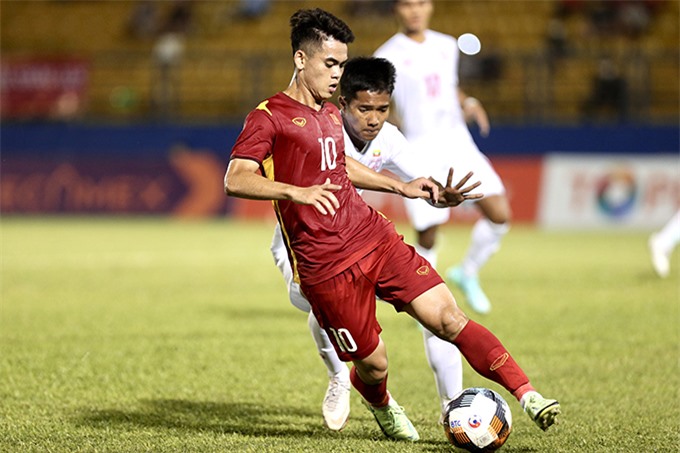 Văn KHang tỏa sáng bằng 2 đường kiến tạo thành bàn cho U19 Việt Nam 