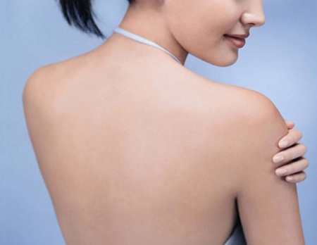 Cách chăm sóc da vùng lưng đơn giản tại nhà